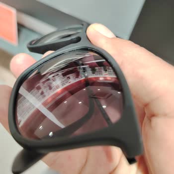 Atasun Optik Gözlüğün Camı Ve Çerçevesinin Beyazlaşması