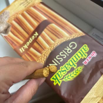 Ülker Altınbaşak Grissini Yanık ve Tüketilemez Durumda