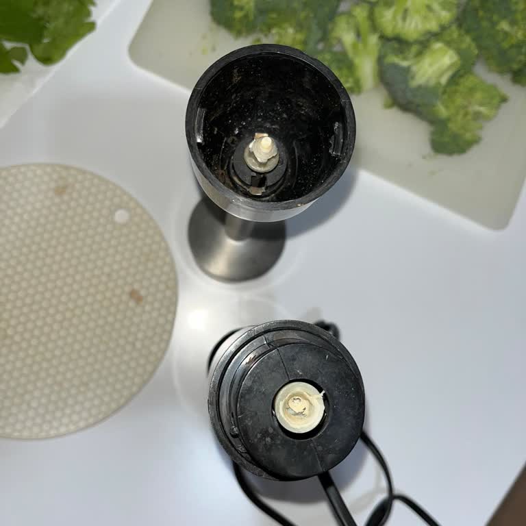 Blender Domates Püresi Yaparken Kırıldı