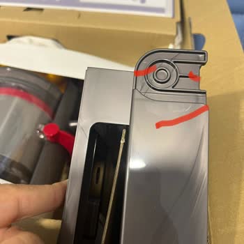 Dyson V15 Submarine Süpürge Kırık ve Çiziklerle Geldi, Müşteri Hizmetleri İlgisiz