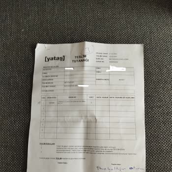 Enza Home'dan aldığım koltukta dokuma hatası ve iplik kaçması