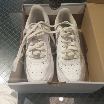 Nike Air Ayakkabıda 10 Günde Çatlama Ve Müşteri Hizmetleri Sorunu