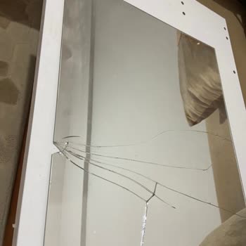 Parçalanmış Banyo Aynası ve İade Sorunu