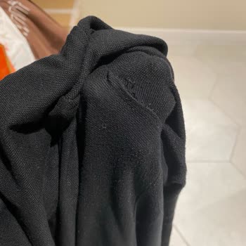 Mavi Markalı Gömlekte Omuz Açılması ve Tüylenme Sorunu