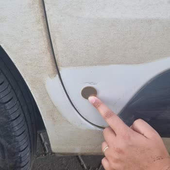 Sixt Rent a Car'dan Kiraladığım Araçta Oluşan Ufak Çizik İçin Fahiş Hasar Bedeli Talebi