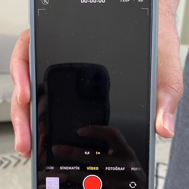 İPhone 13 Video Çekim Sorunu İOS 18 Güncellemesi Sonrası Ekran Karanlığı