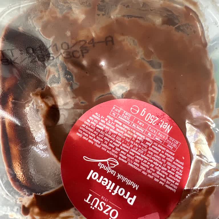 Özsüt'ten Aldığım Profiterol Bozuk Çıktı