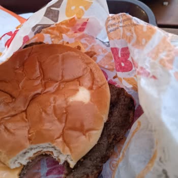 Eksik ve Soğuk Malzemelerle Hazırlanan Hamburger