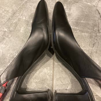 2 Giymede Deforme Olan Ayakkabılar ve İlgisiz Müşteri Hizmetleri