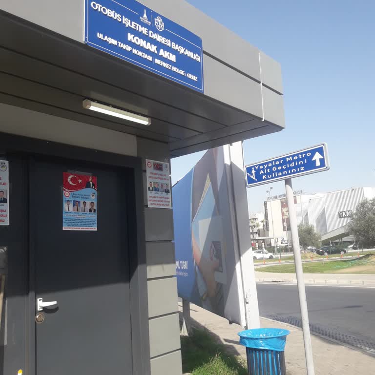 İzmir Konak'ta Eshot Görevlisinin İlgisizliği ve Sigara İçme Sorunu