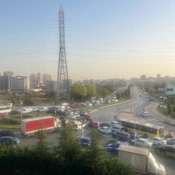 Oyakkent Dönel Kavşakta Trafik Kaosu ve Yaya Güvenliği Sorunu