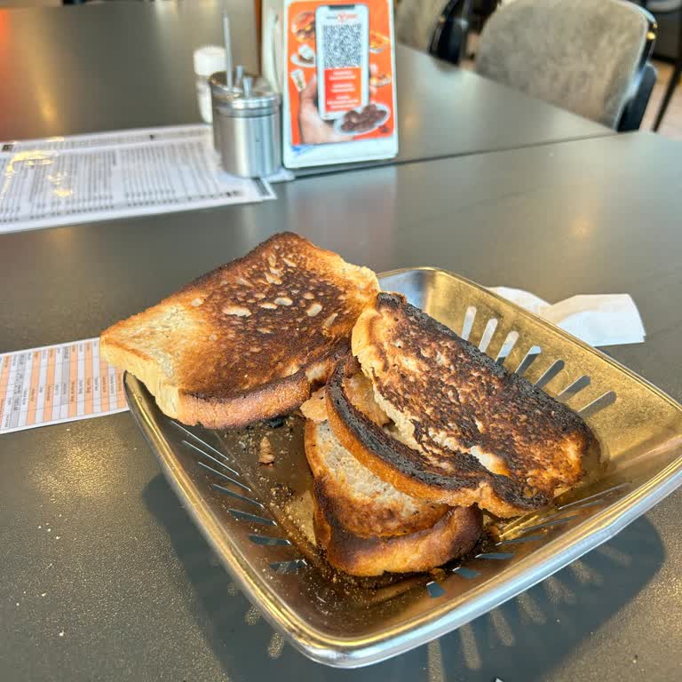 Köfteci Yusuf Yanık Ekmek Taş Gibi