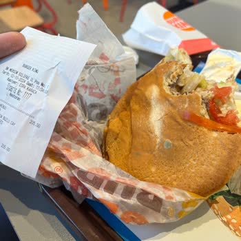 Burger King'te Küflü Ekmek Skandalı
