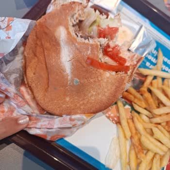 Burger King'te Küflü Ekmek Skandalı