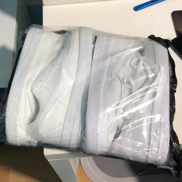 Elanursneakers Bile Bile Yanlış Ürün Gönderimi!