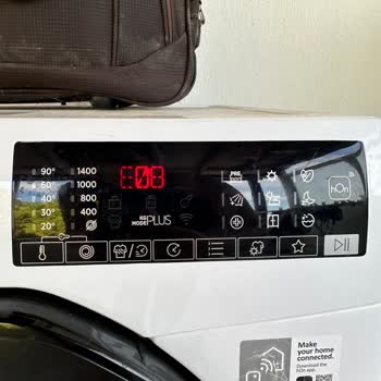 Hoover Çamaşır ve Kurutma Makinesi Sorunu: E08 Hatası ve Servis Bekleyişi