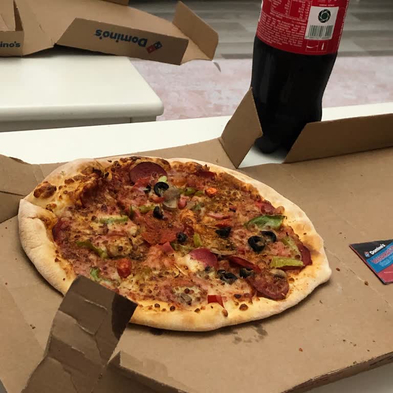 Domino's Pizza Nasıl Pizza Yapılmaz!