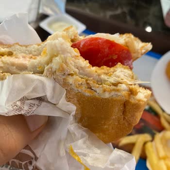 Burger King'de Tavuk Tüyü Şoku: Psikolojik Etkilerle Mücadele Ediyorum