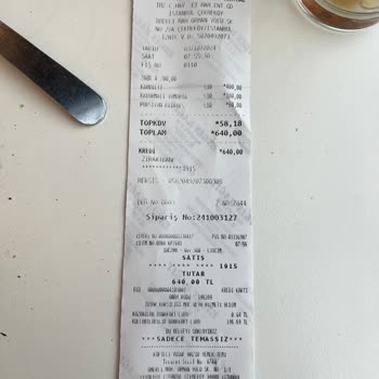 Köfteci Yusuf'ta Hayal Kırıklığı: Bayat Ekmek ve Soğuk Çay