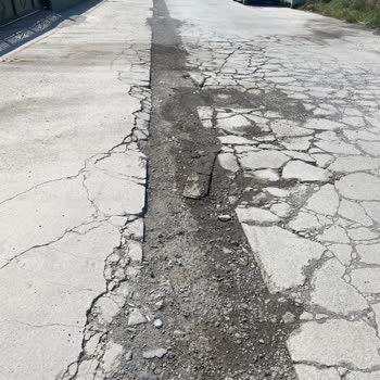 Bornova Belediyesi Işıkkent'te Bitmeyen Yol Çilesi Mart'tan Beri Çözüm Yok