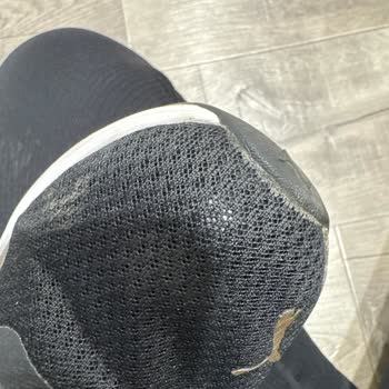 СпортМастер Истерлись Носки С Внутренней Стороны На Обеих Кроссовках