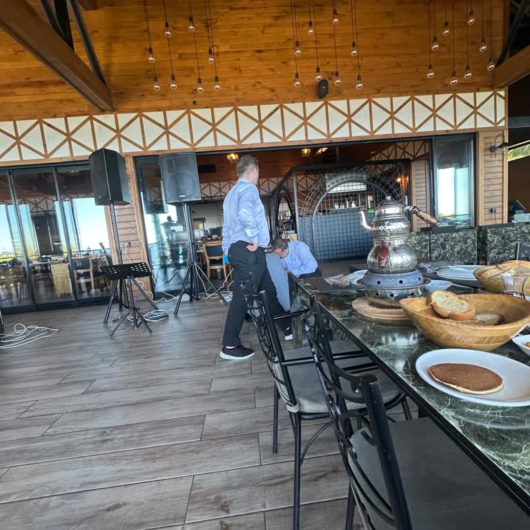 Kahvaltı Keyfi Ses Kirliliğiyle Bozuldu