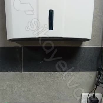 İstanbul Üniversitesi Diş Hekimliği Fakültesi Tuvalette Peçete Yok!