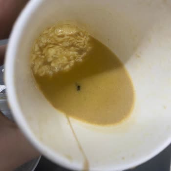 Kahvede Böcek Şoku!