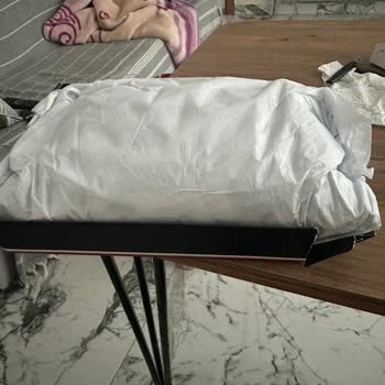 Tommy Hilfiger'dan Yırtık Hediye Paketi Şoku