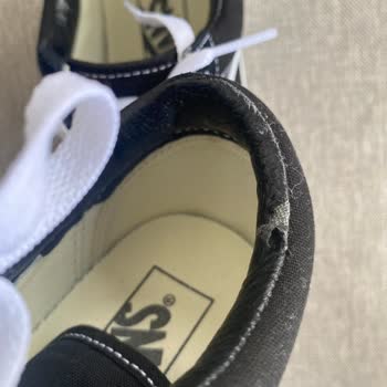 Vans ayakkabının deri kısmı soyuluyor, iade talep ediyorum