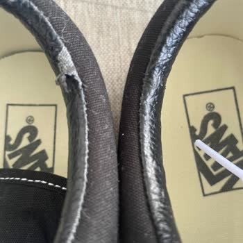 Vans ayakkabının deri kısmı soyuluyor, iade talep ediyorum