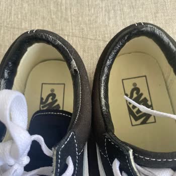Vans ayakkabının deri kısmı soyuluyor, iade talep ediyorum
