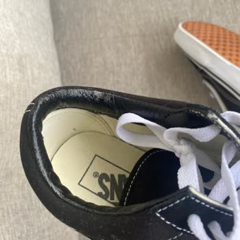 Vans ayakkabının deri kısmı soyuluyor, iade talep ediyorum