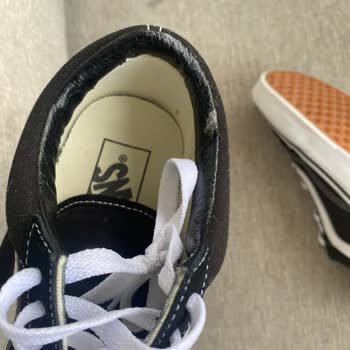 Vans ayakkabının deri kısmı soyuluyor, iade talep ediyorum