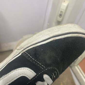 Vans Ayakkabımın Deri Kısmı Yırtıldı: Kalite Sorunu mu?