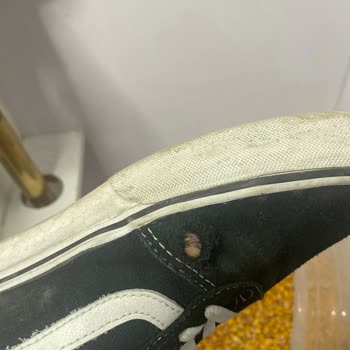 Vans Ayakkabımın Deri Kısmı Yırtıldı: Kalite Sorunu mu?