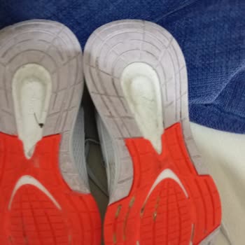 Kullanılmış Ayakkabı Şoku: Adidas'tan Beklenmeyen Hata