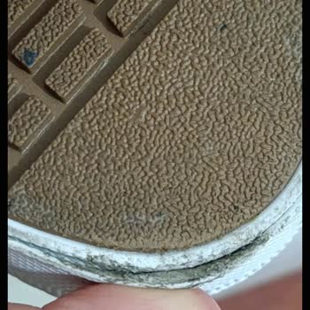 FLO Ayakkabı Mağduriyeti İki Günlük Ayakkabı Yırtıldı