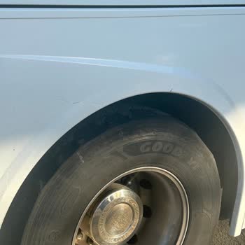 Tehlikeli Yolculuk: Aşınmış Lastiklerle Güvenlik Riski