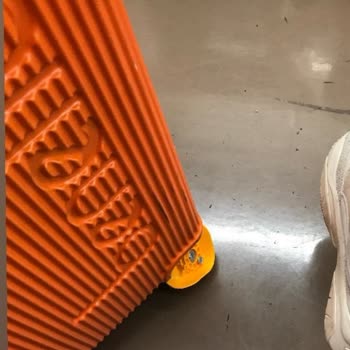 Benetton valizimin tekerleği kırıldı, yedek parça bulamıyorum