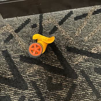 Benetton valizimin tekerleği kırıldı, yedek parça bulamıyorum