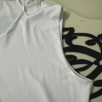 Renk Veren Bluz ve İlgisiz Mağaza