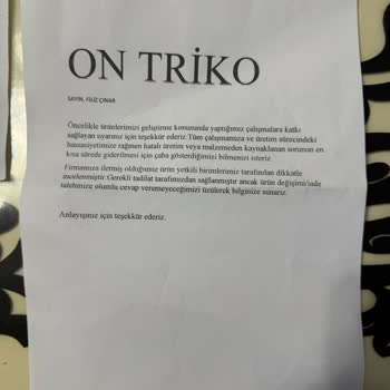 Renk Veren Bluz ve İlgisiz Mağaza