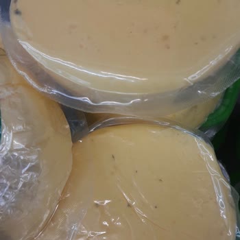 Kebir Süt Ve Süt Ürünleri Tereyağında Renkli Benekler Ve Sağlık Endişesi