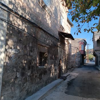 Dış Cephedeki Kablo Kirliliği ve İlgisizlik