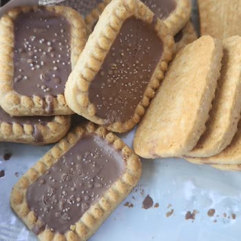 Bisküvi Üzerindeki Beyaz Kabarcıklar Endişe Yaratıyor