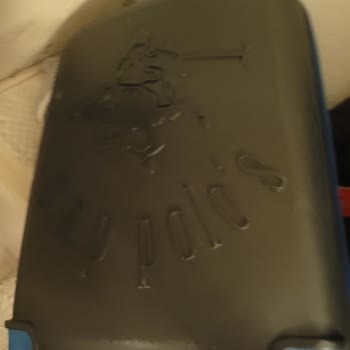 A101'den Alınan Valiz İlk Kullanımda Dağıldı