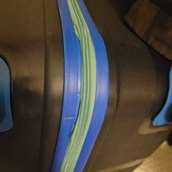 A101'den Alınan Valiz İlk Kullanımda Dağıldı