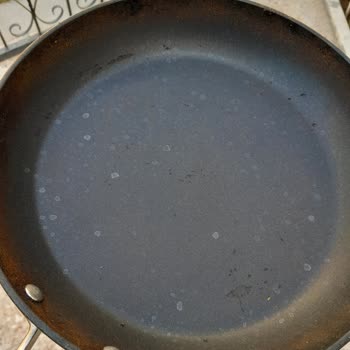 Yanıltıcı Reklamların Kurbanı: Dayanıklı Tava Hayal Kırıklığı