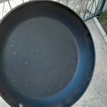 Yanıltıcı Reklamların Kurbanı: Dayanıklı Tava Hayal Kırıklığı